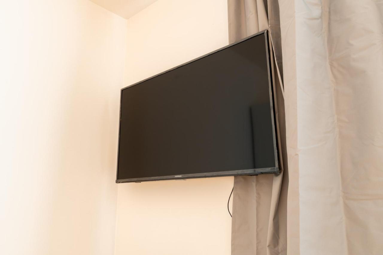 Brand New Studio Apartment #51 With Free Secure Parking In The Center Praga Exterior foto
