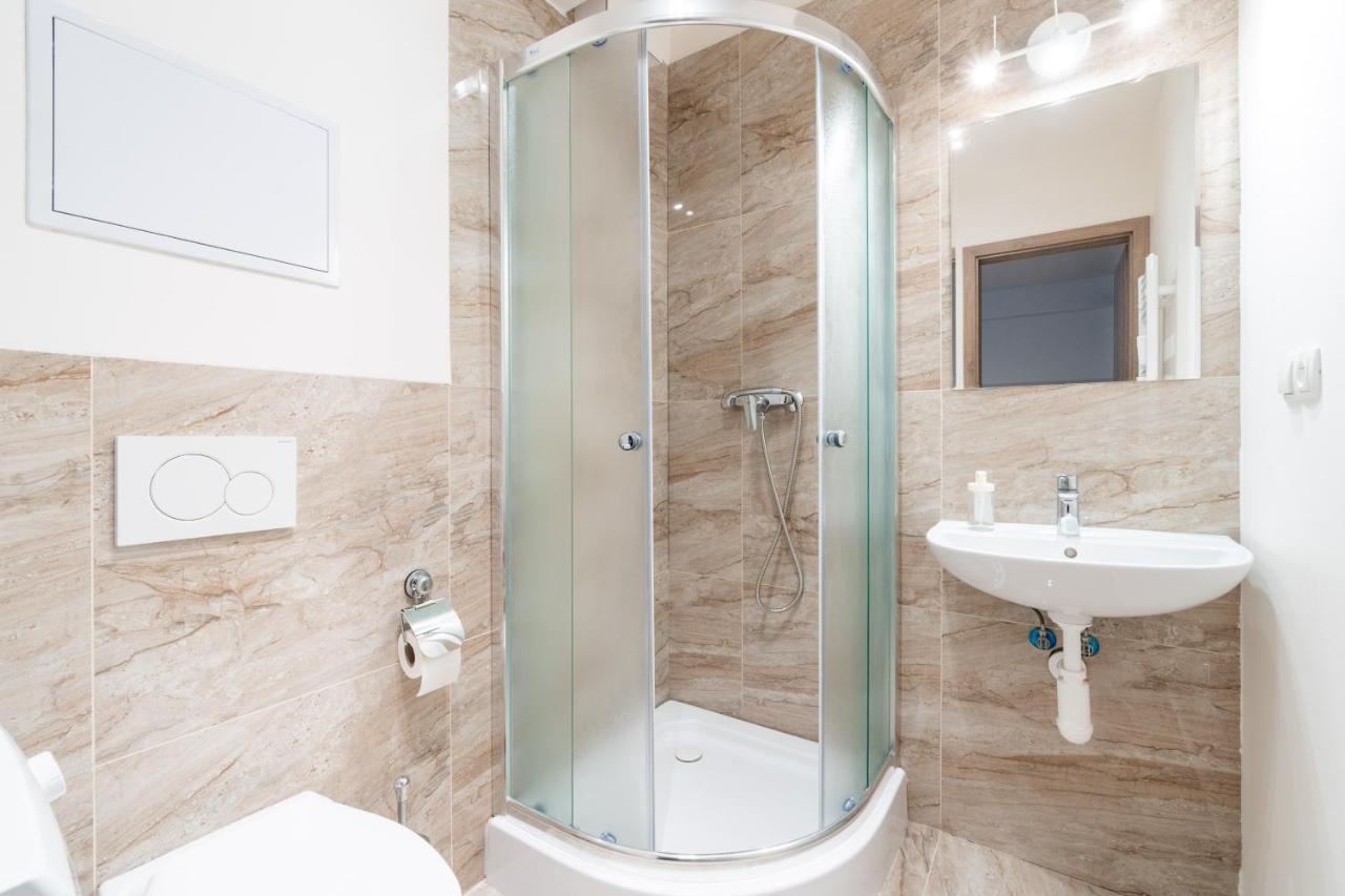 Brand New Studio Apartment #51 With Free Secure Parking In The Center Praga Exterior foto