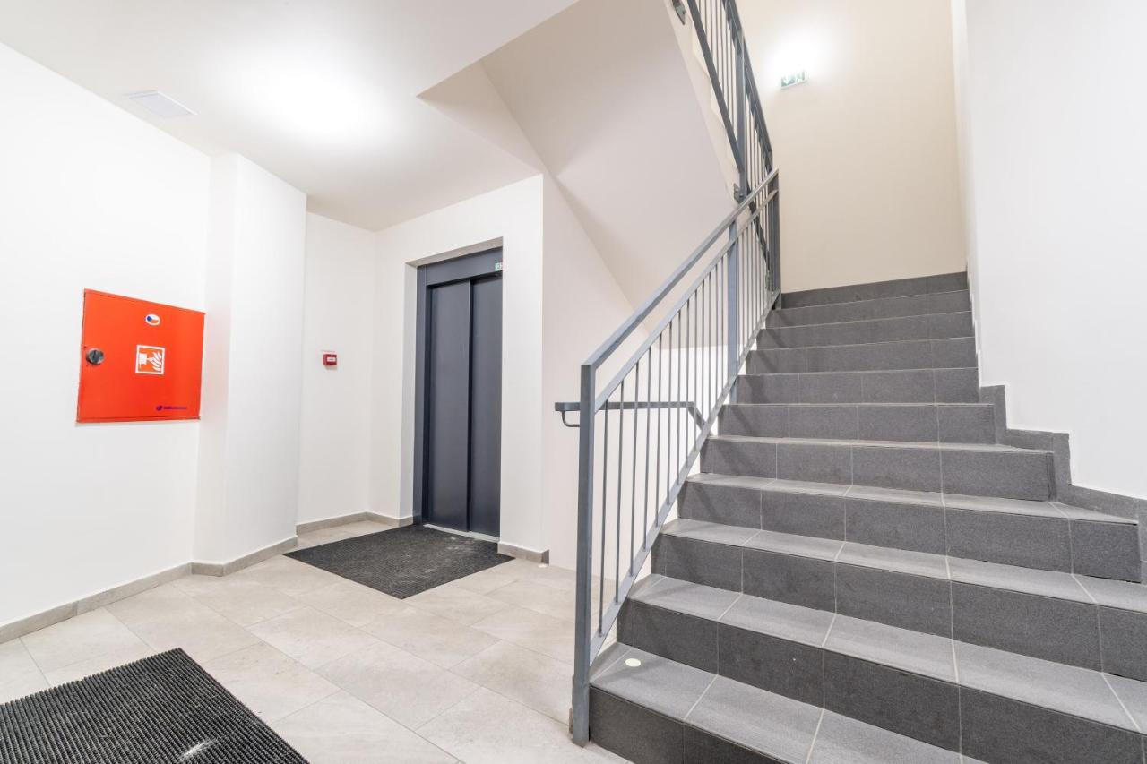 Brand New Studio Apartment #51 With Free Secure Parking In The Center Praga Exterior foto